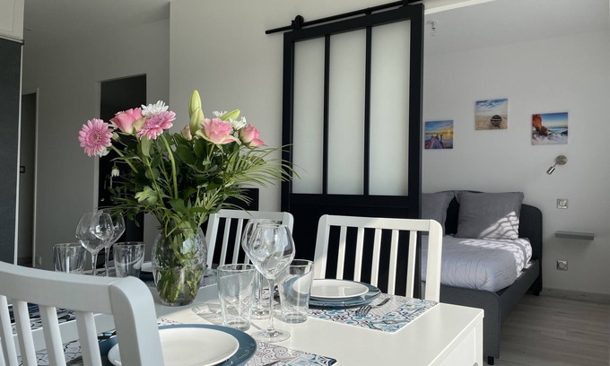 Bernieres-sur-Mer Apartamento | Les Pieds Dans L'Eau - direct access to the sea