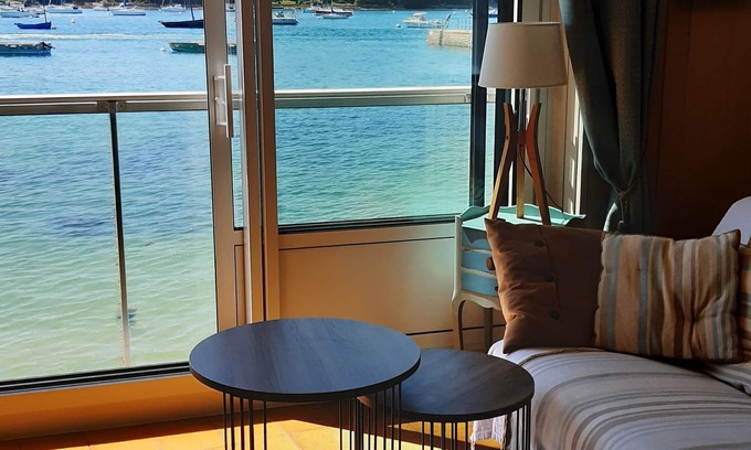 Ile-Tudy Apartamento | Les Pieds dans l'Eau : Beautiful, bright rental (sea access)