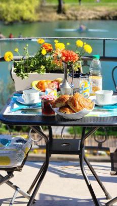 Le Perreux-sur-Marne Cama Y Desayuno | LES PINGOUINS DE LA MARNE