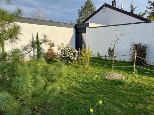 Talant Apartamento | Les pins de Talant , au calme en rez de jardin