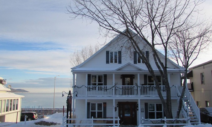Pointe-au-Pic Cama Y Desayuno | Les Pinsons des Rives