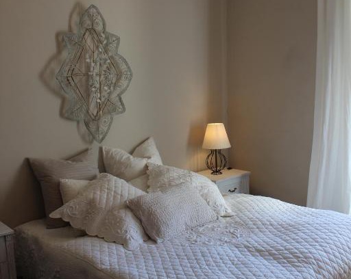 La Bruguiere Cama Y Desayuno | Les Romarins B&B, 10 min d'Uzès, piscine et grand jardin, Table d'hôte
