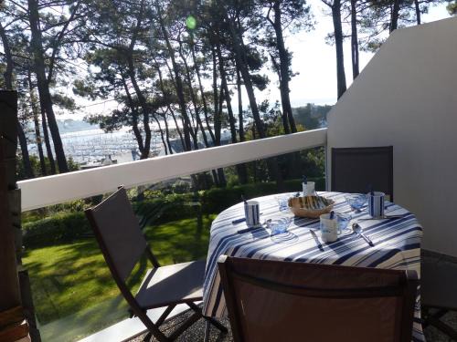 La Trinite-sur-Mer Apartamento | LES TERRASSES - Duplex vue sur le port - TPO120