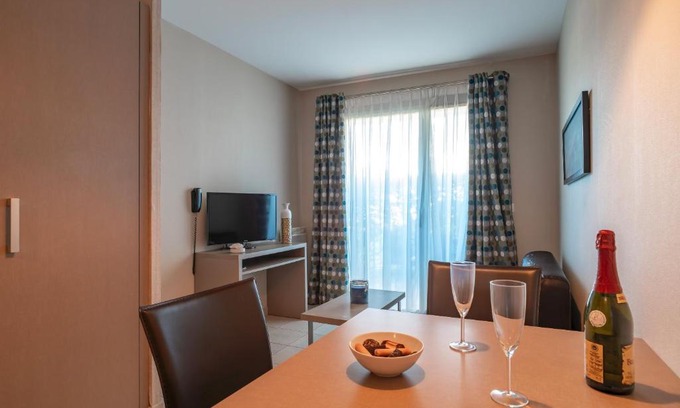 Concarneau Apartamento | Les Thermes 500 - Appt avec piscine partagée