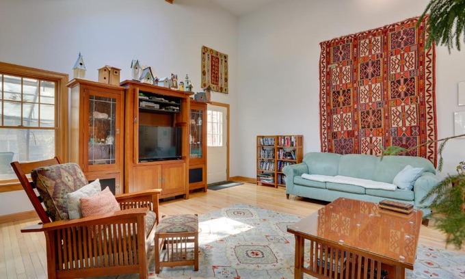 Tannersville Casa | Less Than 1 Mi to Camelback Resort Home with Pool Table!