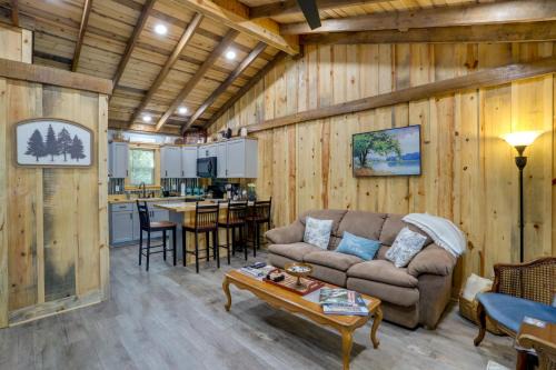Greers Ferry Casa | Less Than 1 Mi to Devils Fork Recreation Area Cozy Cabin!