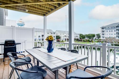 Cambridge Casa | Less Than 1 Mi to Dtwn Waterfront Townhome in Cambridge!