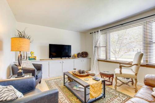 Green Bay Casa | Less Than 1 Mi to Lambeau Field Green Bay Home with Grill!