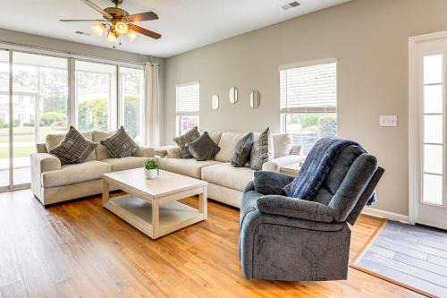Red Hill Apartamento | Less Than 1 Mi to Legends Golf Resort Condo with Pool!