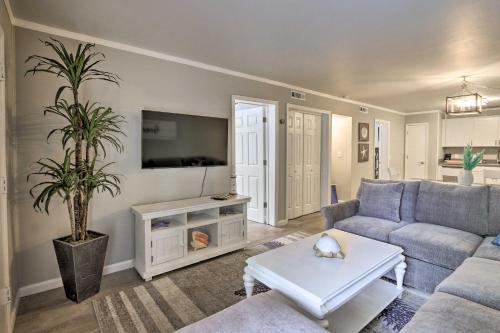 Hilton Head Apartamento | Less Than 1 Mi to Beach Hilton Head Condo with Pool Access!
