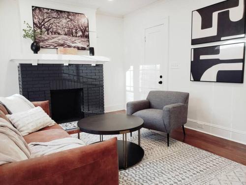 Sylvan Hills Casa | Less than 10 mins from Downtown, early checkin-subject to availability, pool table