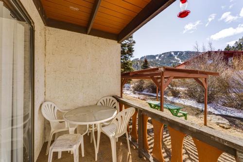 Red River Casa | Less Than Half-Mi to Red River Ski Area Townhome with Patio
