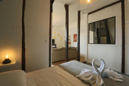 Old Town Apartamento | Let's take a walk in the woods