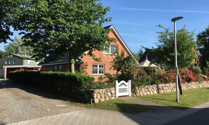 Hattstedt Apartamento | Let the sun be your guest in the morning.