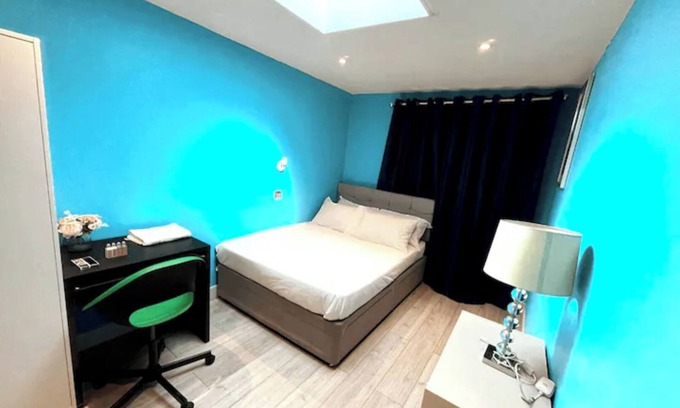 Pinkwell Apartamento | Letzi private en-suite, Near Heathrow Airport T3