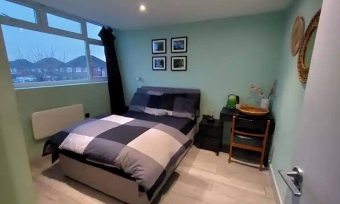 Pinkwell Apartamento | Letzi private en-suite, Near Heathrow Airport T3