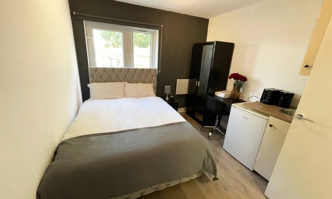 Stonebridge Casa | Letzi private en-suite Room, Near Wembley stadium
