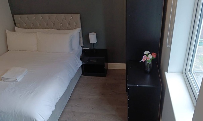 Stonebridge Casa | Letzi private en-suite Room, Near Wembley stadium