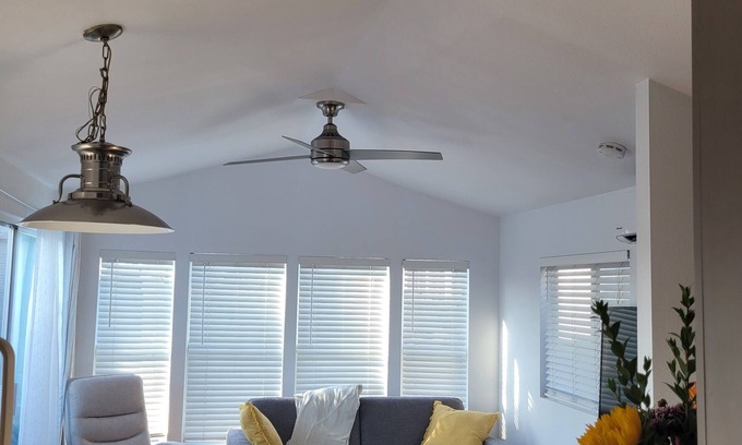 Leucadia Cabaña | Leucadia Charming Beach Cottage, 2 blocks to the beach & great outdoor space!