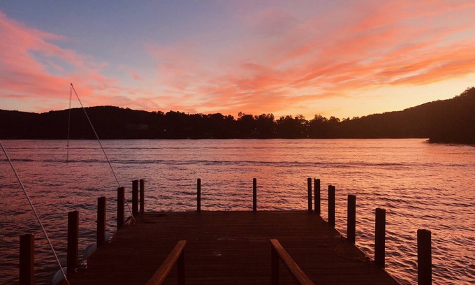 Brookfield Casa | Nivel, frente al lago directo, amplias vistas al oeste, playa en Candlewood Lake