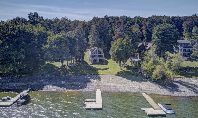 Lakeville Casa | Level Lake Wallenpaupack Lakefront w/Private Dock, Hottub, Kayaks & Paddleboards