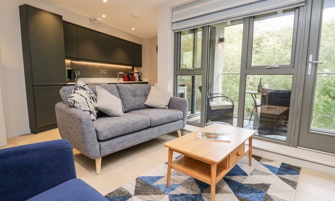 Backbarrow Cabaña | LEVEN VIEW, romantic in Newby Bridge