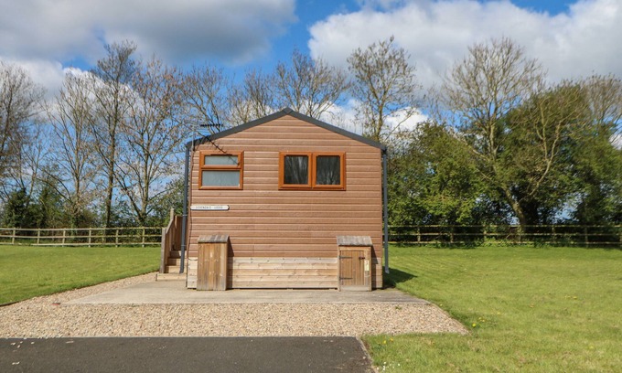 Hutton Rudby Cabaña | LEVENDALE POD, pet friendly, with hot tub in Hutton Rudby