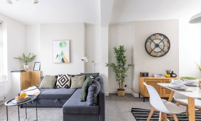 Grangetown Casa | Levi Suite by Koya Homes