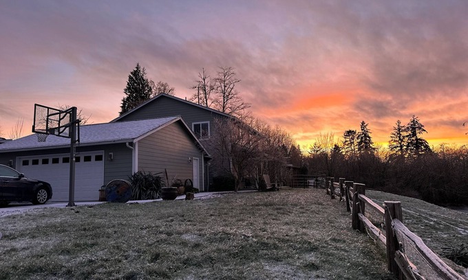 Astoria Otro | Lewis and Clark Farm Stay- with Hot Tub