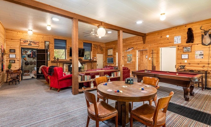 Sugar Pine Casa | Lewis Creek Hideaway- Hot Tub/EV/Pool Table/Historic!