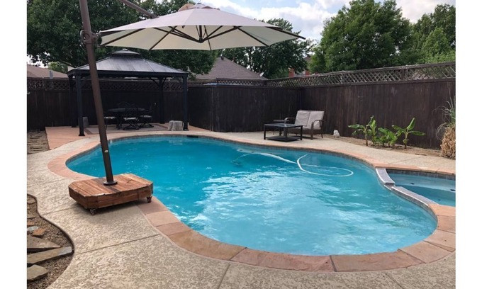 Lewisville Casa | Lewisville -Home Away From Home - Pool/Spa Retreat