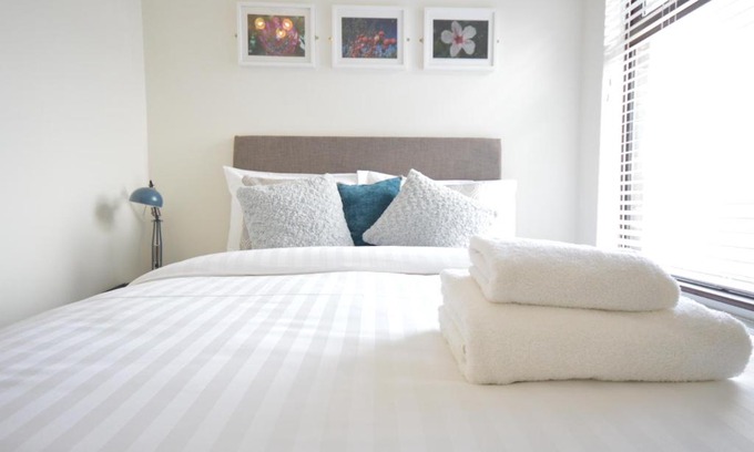 Stoke-on-Trent Apartamento | Lexicon House - 4 bedrooms 3 bathrooms