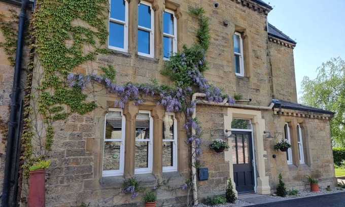Menai Bridge Casa | Leyburn Lodge offers the perfect retreat for those seeking peace and comfort. The ideal base for exploring the natural beauty of the countryside.