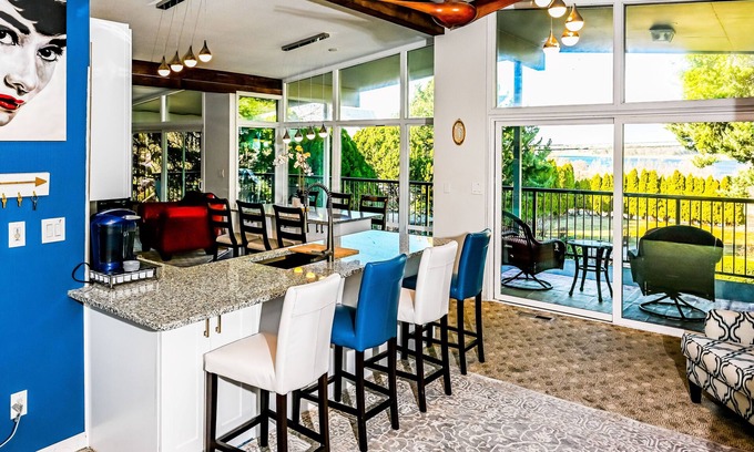 Tri-Cities Casa | Lg House w hermosa vista al río 2 historias, 5bd3bth
