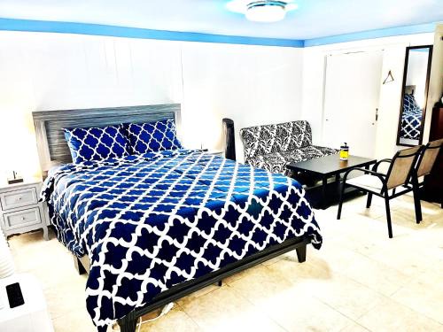 Queens Apartamento | LGA Airport near, Studio walk in bsmt Apt in a Private House!