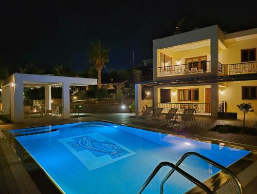 Makry Gialos Villa | Liakoto Villa with private pool and jacuzzi