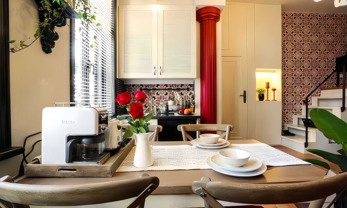 Downtown Shanghai Casa | Lian's Cozy Garden home, beside a subway in downtown of Shanghai w/AC,WIFI etc.