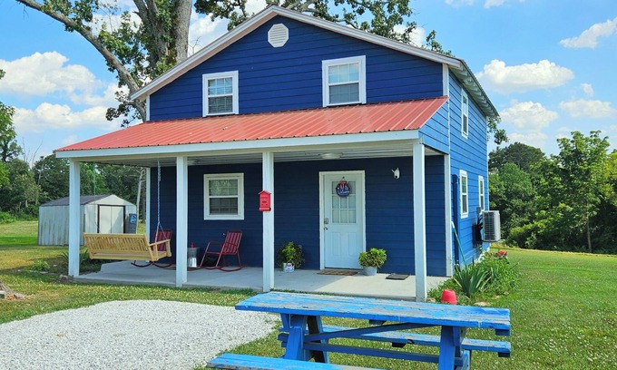 Bryant Cabina | LIBERTY LODGE -- Beautiful 2-bed 2-bath Cabin in Bryant w/ Fast WiFi & AC