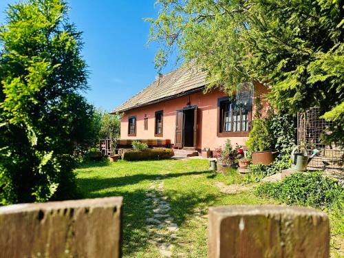 Stiavnicke Bane Casa | Libling Ružový