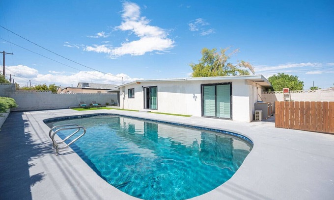 Winchester Casa | Licensed 2.5 mi to Strip BBQ Pool Kings