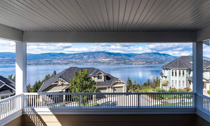 Southwest Mission Casa | Licensed Lakeview 2 bedroom relaxing in Beautiful Kelowna