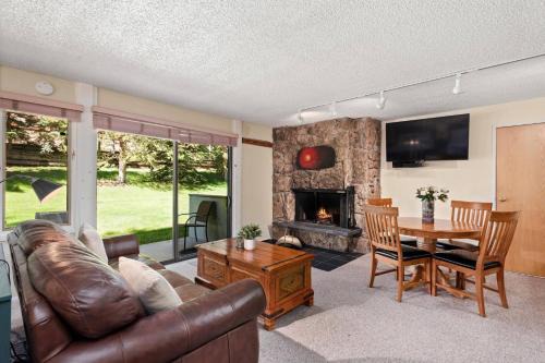 Snowmass Village Casa | Lichenhearth 8