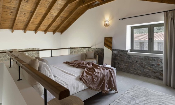 Sourpi Apartamento | Lichnos Luxury Maisonette 1