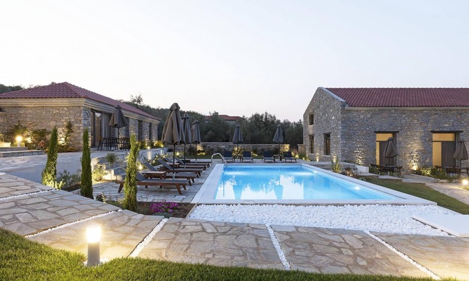 Sourpi Apartamento | Lichnos Luxury Maisonette 2