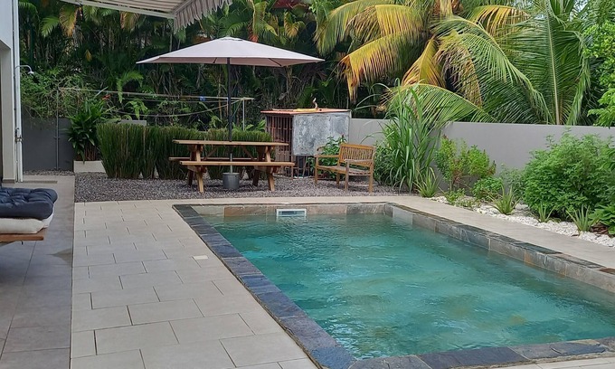 Saint-Joseph Villa | Lieu Calme et Verdoyant Pour se Ressourcer : bas de Villa Avec Piscine Pour 2per