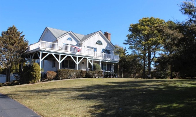 Hampton Bays Casa | Life is a breeze by the bay