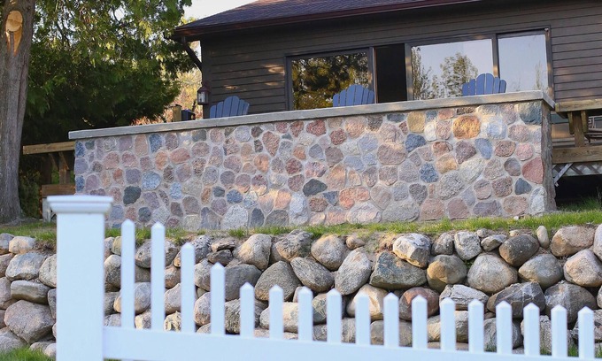 Charlevoix Casa | La vida siempre es mejor en Lake Life Charlevoix - ¡carrito de golf incluido!