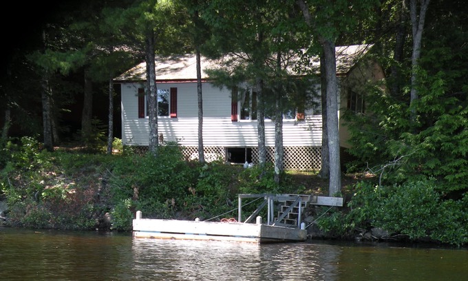 Damariscotta Cabaña | ¡La vida es mejor en el lago! Lake Pemaquid Lakefront Cottage