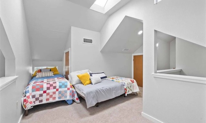 Breckenridge Casa | Life is better at the Lake! 3 bedroom + loft sleeps 10. Hubbard Creek Lake