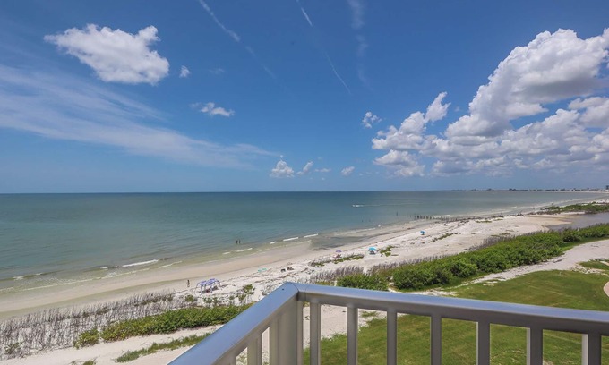 South Island Condominio | LIFE IS BETTER AT THE BEACH! ESTERO BEACH & TENNIS CLUB 603B!